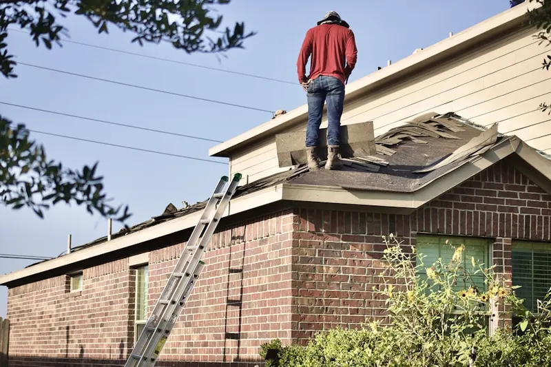 Professional roofer working on a residential roof in North Alamo